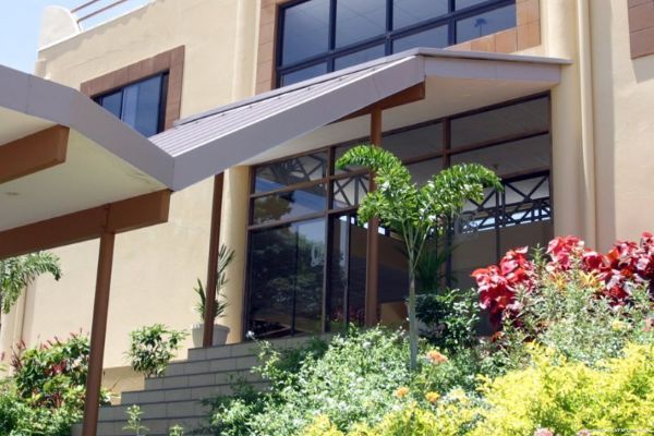 Cara Suites Hotel and Conference Centre (Claxton Bay)